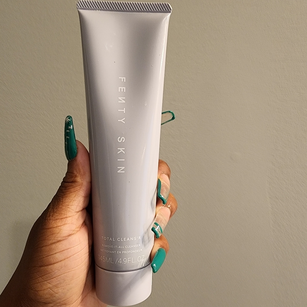 **USED ONCE** TOTAL CLEANS'R MAKEUP-REMOVING CLEANSER WITH BARBADOS CHERRY